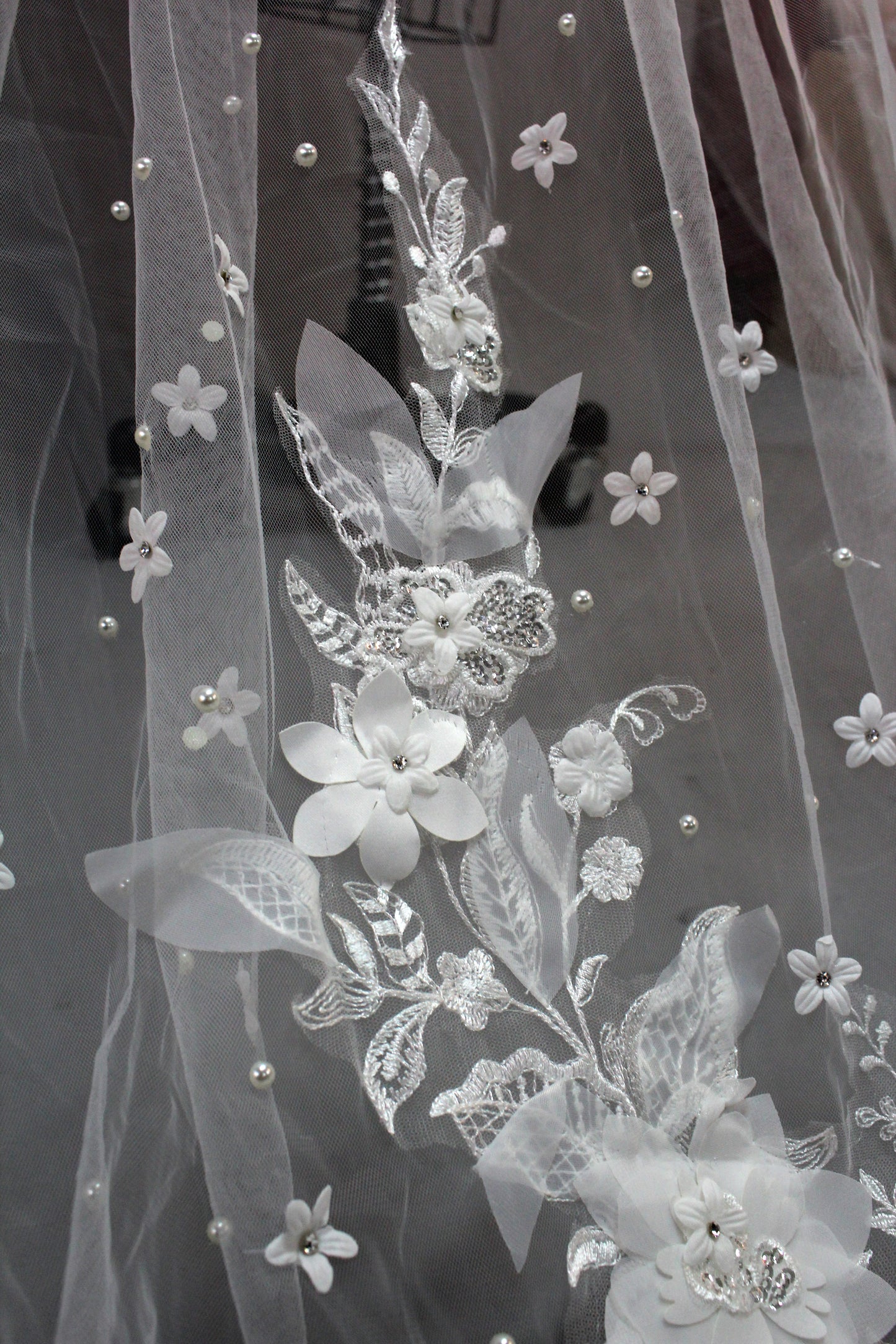 Enchanting Lace Veil - Adding Romance and Elegance to Your Wedding T046