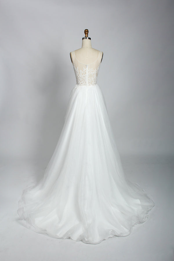 Ethereal Enchantment Wholesale Lace and Tulle Short Train Wedding Gown 3301