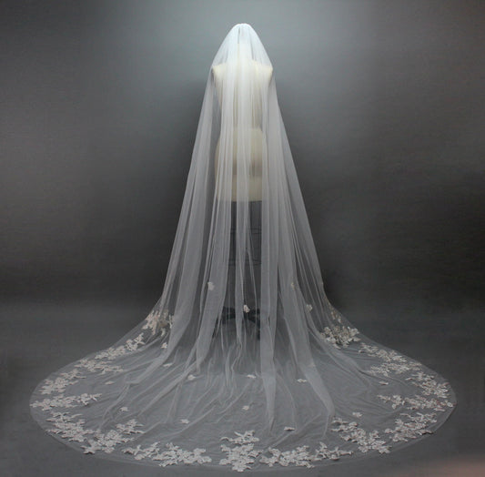 Delicate Lace Veil - Enhance Your Bridal Beauty T023