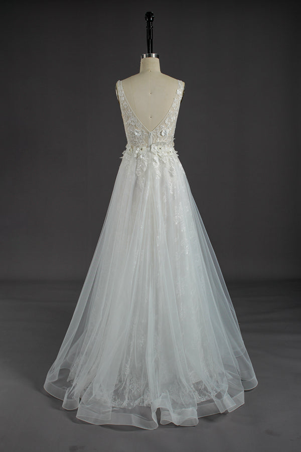 Blooming Elegance Wholesale Lace Petal Wedding Gown with Tulle Ball Gown Skirt KT1305
