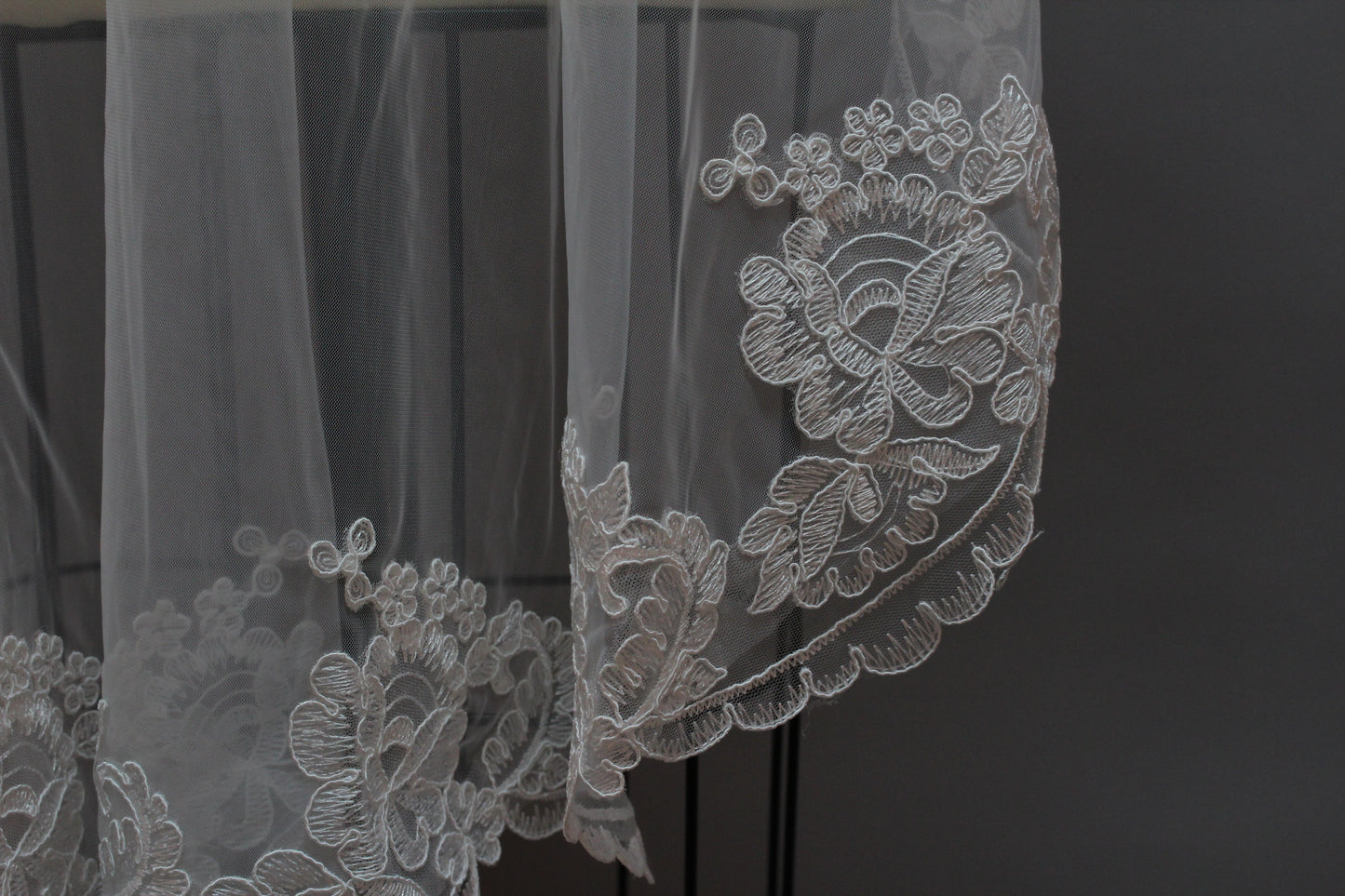 Enchanting Lace Veil Elegance to Your Wedding T003