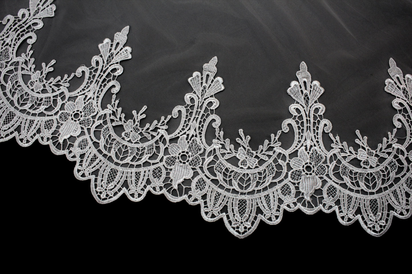 Enchanting Lace Veil - Adding Romance and Elegance to Your Wedding T013