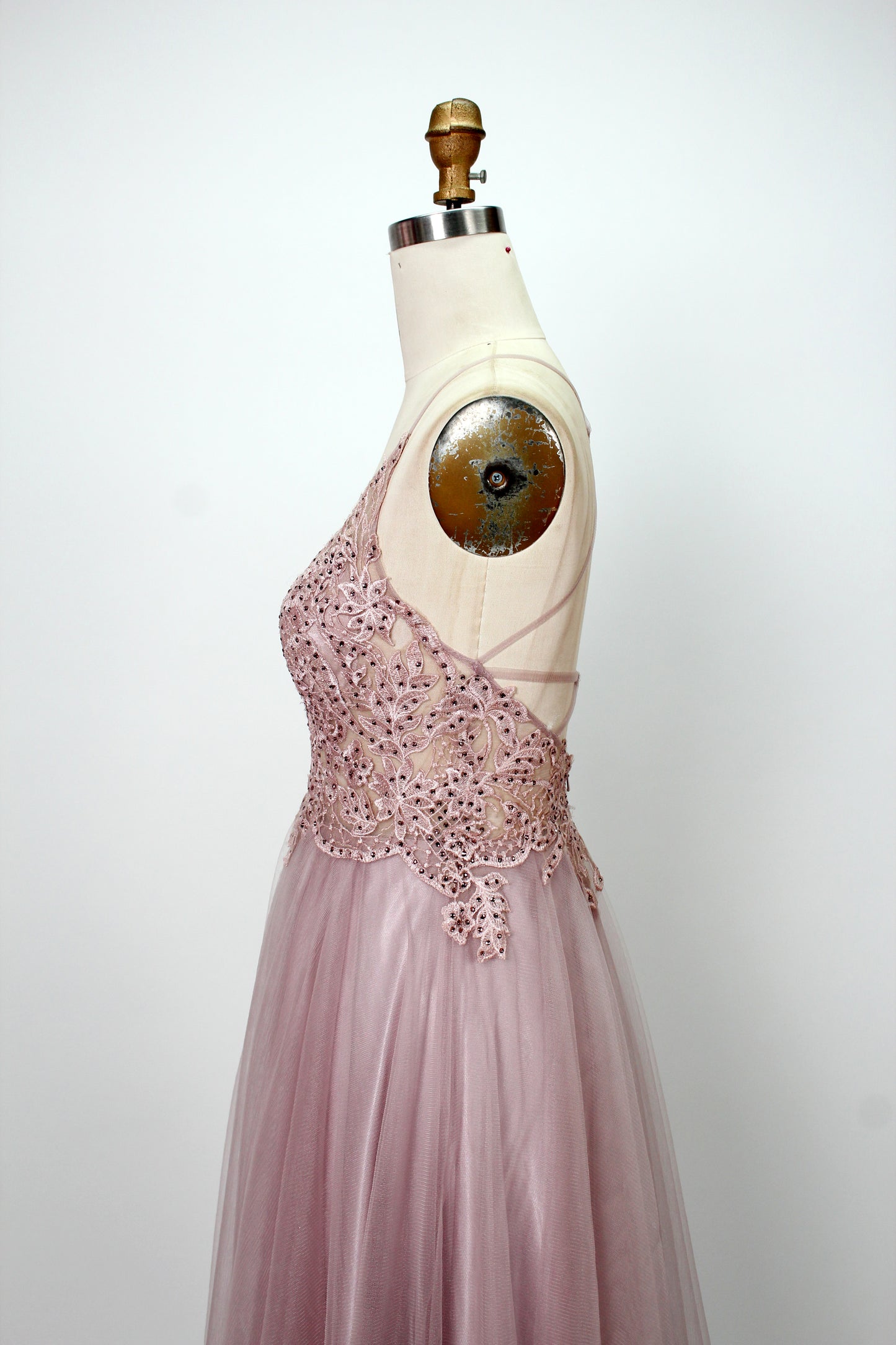 Wholesale Enchanting Opulence Lace Appliqué Beaded Slit Prom Dresses 32603