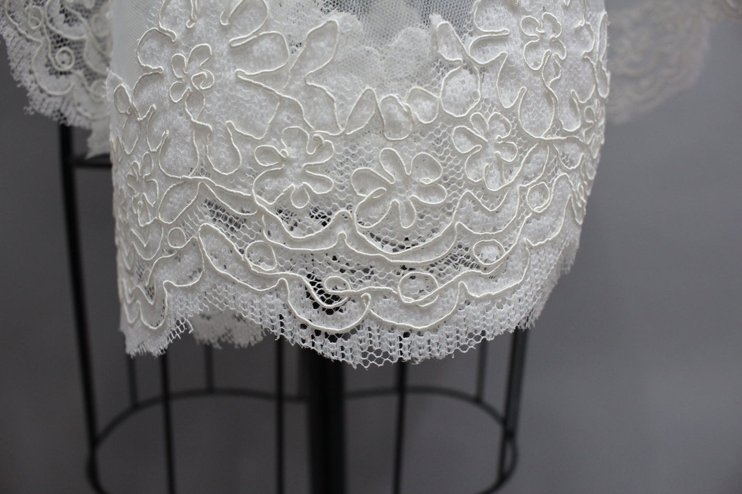 Enchanting Lace Veil - Adding Romance and Elegance to Your Wedding T266